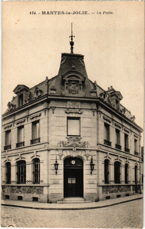 Carte postale ancienne Mantes-la-Jolie La Poste à Mantes-la-Jolie