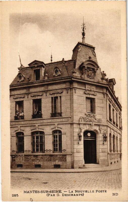Carte postale ancienne Mantes-la-Jolie La Nouvelle Poste à Mantes-la-Jolie