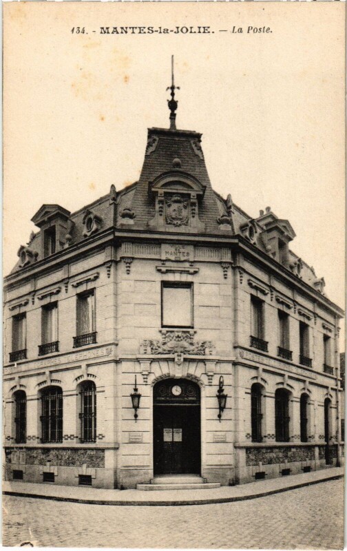 Carte postale ancienne Mantes-la-Jolie La Poste à Mantes-la-Jolie