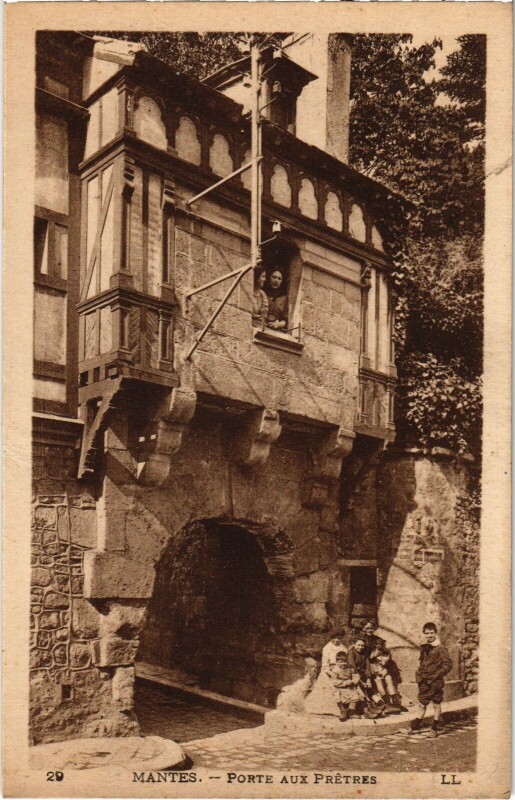 Carte postale ancienne Mantes-la-Jolie Porte aux Pretres à Mantes-la-Jolie