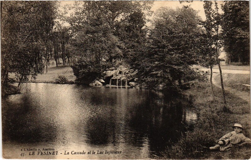 Carte postale ancienne Le Vesinet La Cascade et le Lac Inferieur