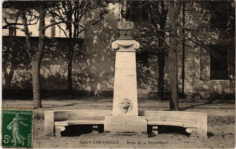 Carte postale ancienne Saint-Cyr-l'Ecole Buste de la Republique