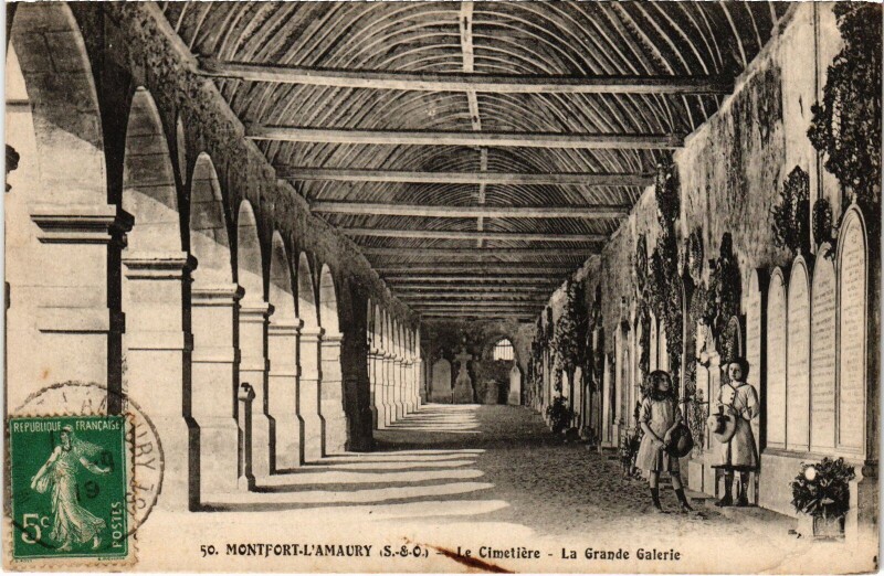 Carte postale ancienne Montfort-l'Amaury La Cimetiere - La Grande Galerie à Montfort-l'Amaury