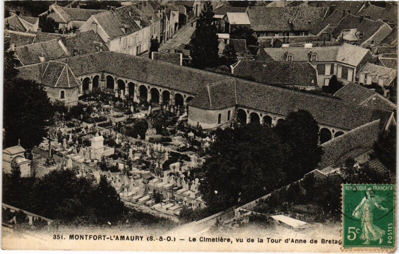 Carte postale ancienne Montfort-l'Amaury Cimetiere - Vu de la Tour d'Anne de Bretagne à Montfort-l'Amaury