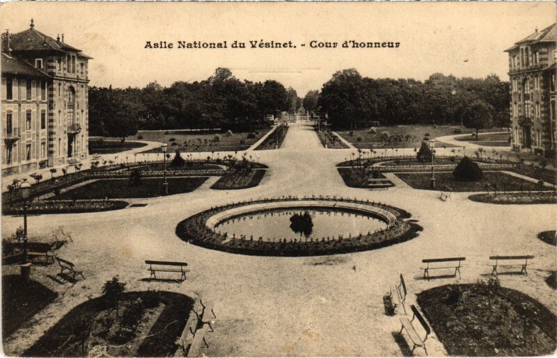 Carte postale ancienne Le Vesinet Asile National du Vesinet - Cour d'Honneur