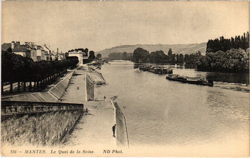 Carte postale ancienne Mantes-la-Jolie Le Quai de la Seine à Mantes-la-Jolie