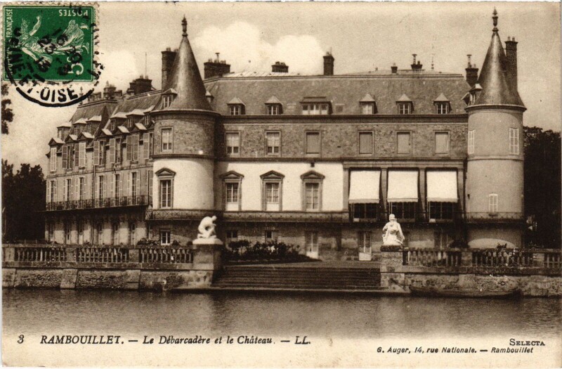 Carte postale ancienne Rambouillet Le Debarcadere et le Chateau à Rambouillet