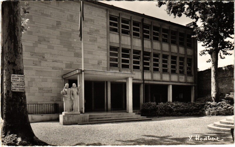 Carte postale ancienne Mantes-la-Jolie Hotel de Ville à Mantes-la-Jolie