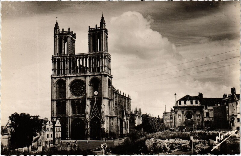 Carte postale ancienne Mantes-la-Jolie Gassicourt - La Collegiale et l'Ancien Hotel-Dieu à Mantes-la-Jolie