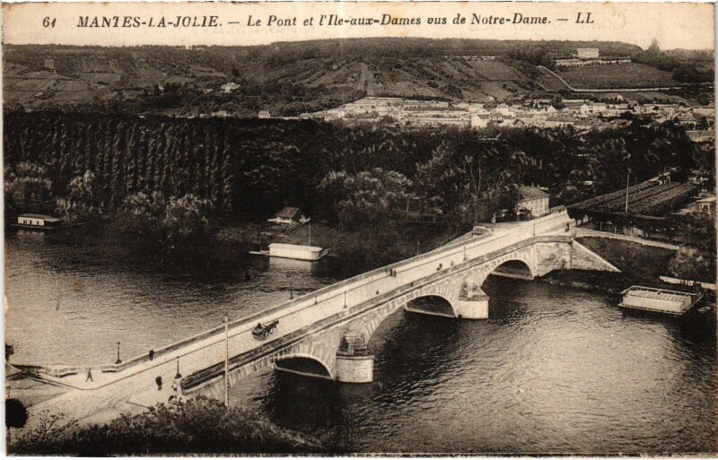 Carte postale ancienne Mantes-la-Jolie Le Pont et le L'Ile-aux-Dames vus de Notre-Dame à Mantes-la-Jolie