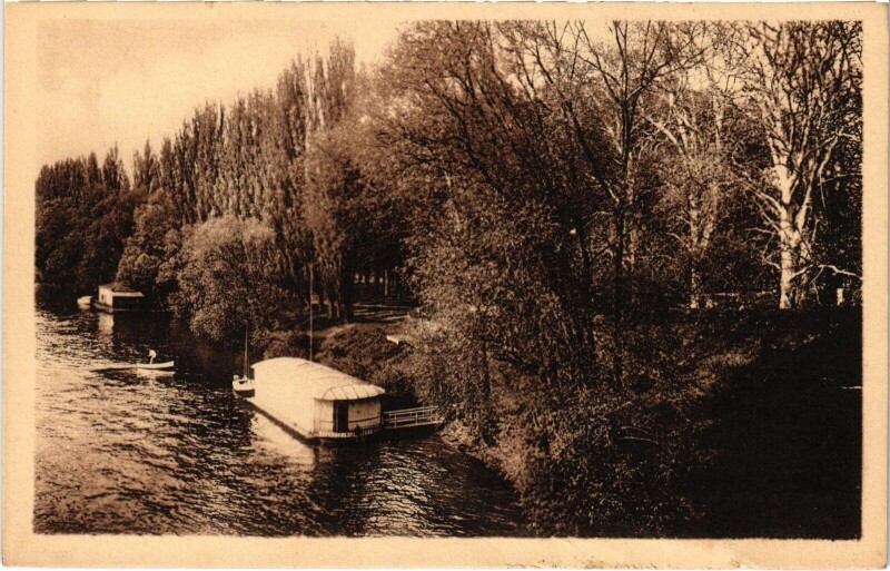 Carte postale ancienne Mantes-la-Jolie L'Ile-aux-Dames - Club Nautique à Mantes-la-Jolie