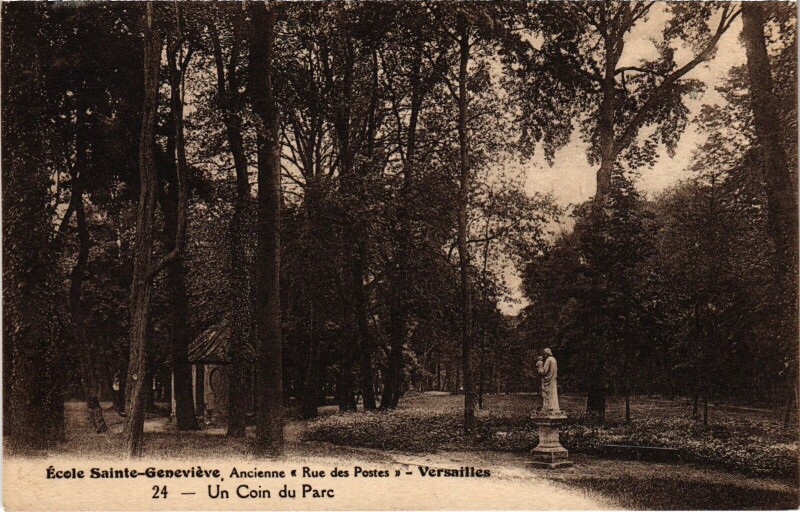 Carte postale ancienne Versailles Ecole Sainte-Geneviere - Un Coin du Parc à Versailles