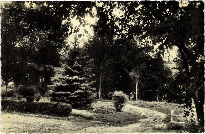 Carte postale ancienne Elancourt Orphelinat de l'Assomption - Jardins