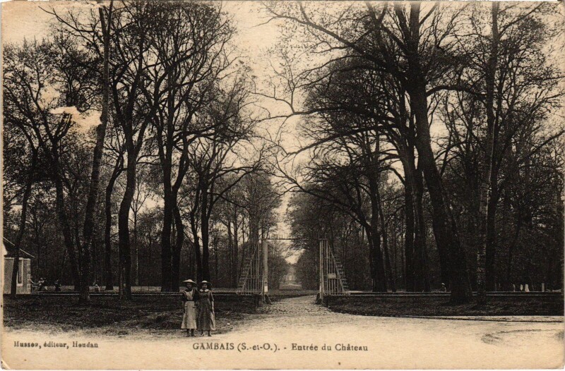 Carte postale ancienne Gambais Entree du Chateau à Gambais