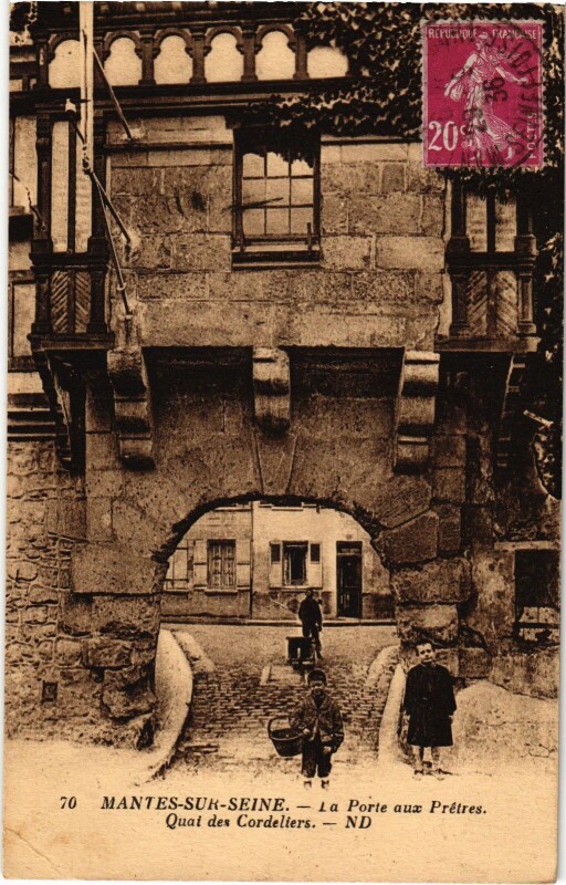 Carte postale ancienne Mantes-la-Jolie Porte aux Pretres à Mantes-la-Jolie