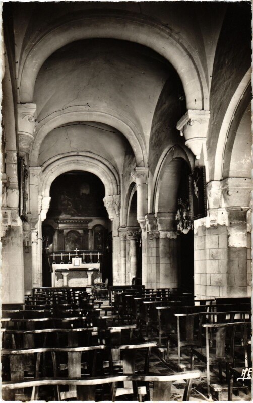 Carte postale ancienne Villennes-sur-Seine Interieur de l'Eglise à Villennes-sur-Seine