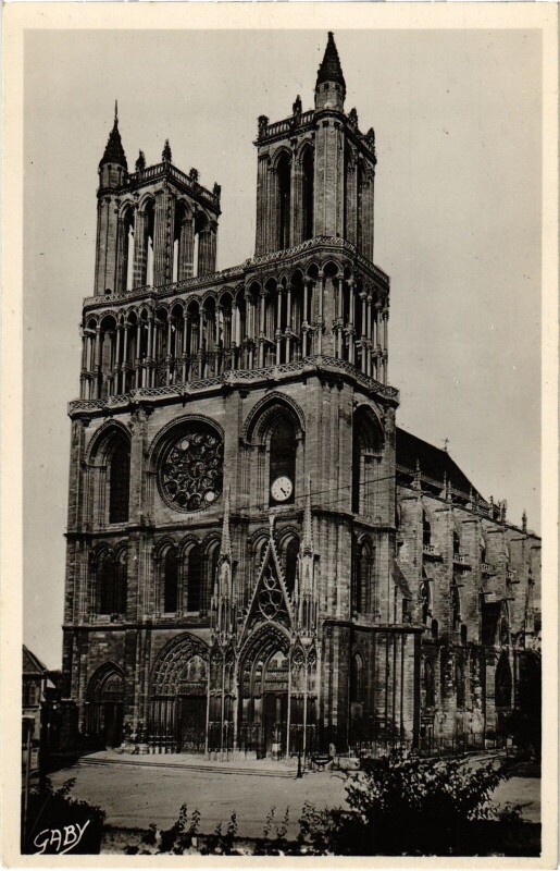 Carte postale ancienne Mantes-la-Jolie La Cathedrale Notre-Dame à Mantes-la-Jolie