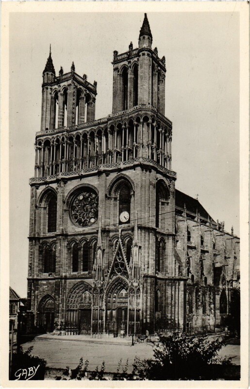 Carte postale ancienne Mantes-la-Jolie La Cathedrale Notre-Dame à Mantes-la-Jolie