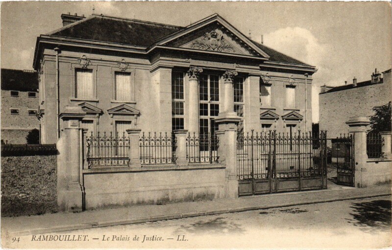 Carte postale ancienne Rambouillet Le Palais de Justice à Rambouillet