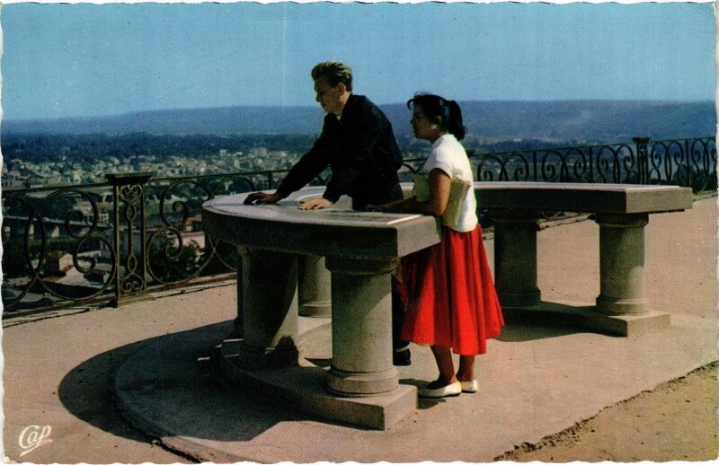 Carte postale ancienne Saint-Germain-en-Laye La Table d'Orientation à Saint-Germain-en-Laye