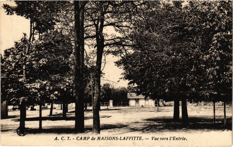 Carte postale ancienne Maisons-Laffitte Camp - Vue vers l'Entree à Maisons-Laffitte