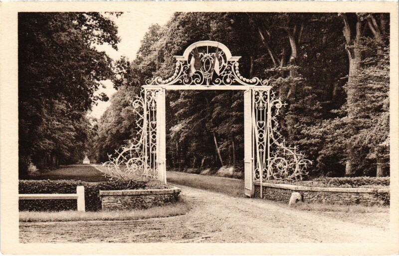 Carte postale ancienne La Queue-les-Yvelines Grille d'Honneur du Chateau de la Couharde à La Queue-les-Yvelines