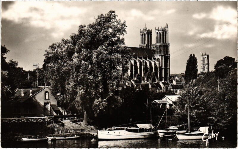 Carte postale ancienne Mantes-la-Jolie La Seine a Robinson à Mantes-la-Jolie