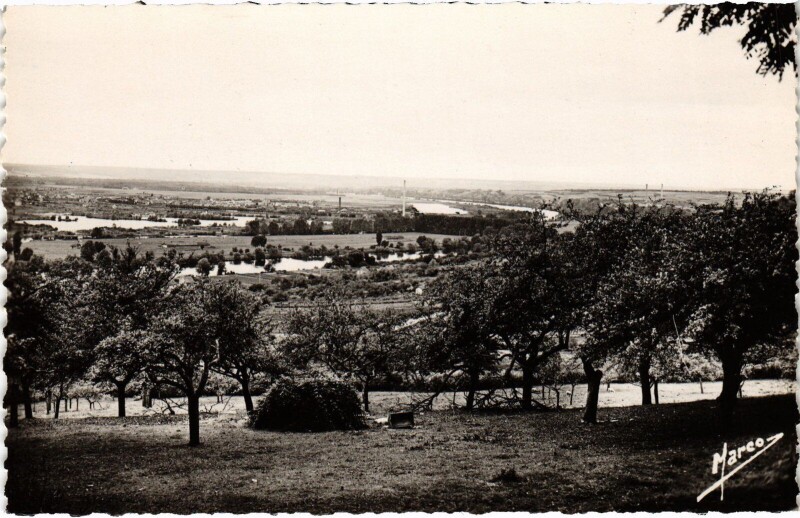Carte postale ancienne Mantes-la-Jolie Ses Belles Promenades à Mantes-la-Jolie
