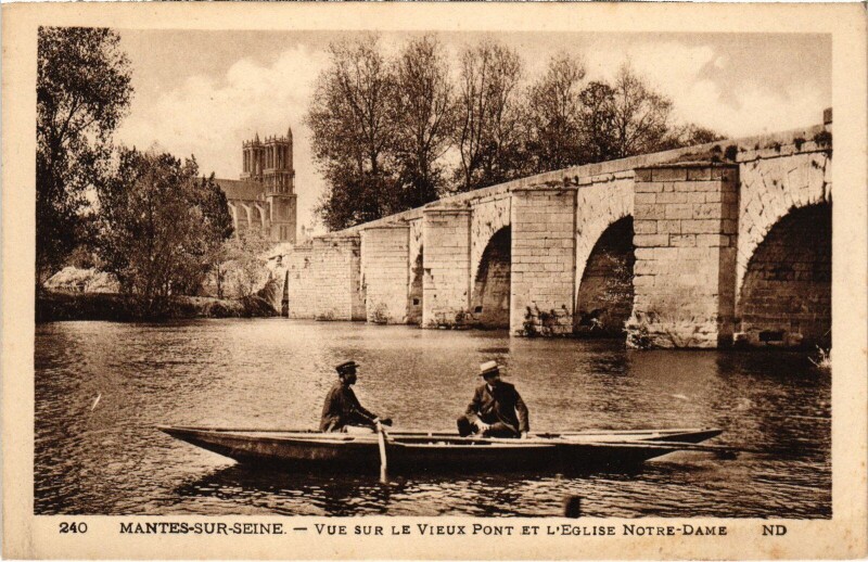 Carte postale ancienne Mantes-la-Jolie Vue sur le Vieux Pont et l'Eglise Notre-Dame à Mantes-la-Jolie