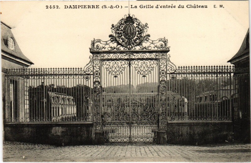 Carte postale ancienne Dampierre La Grille d'Entree du Chateau