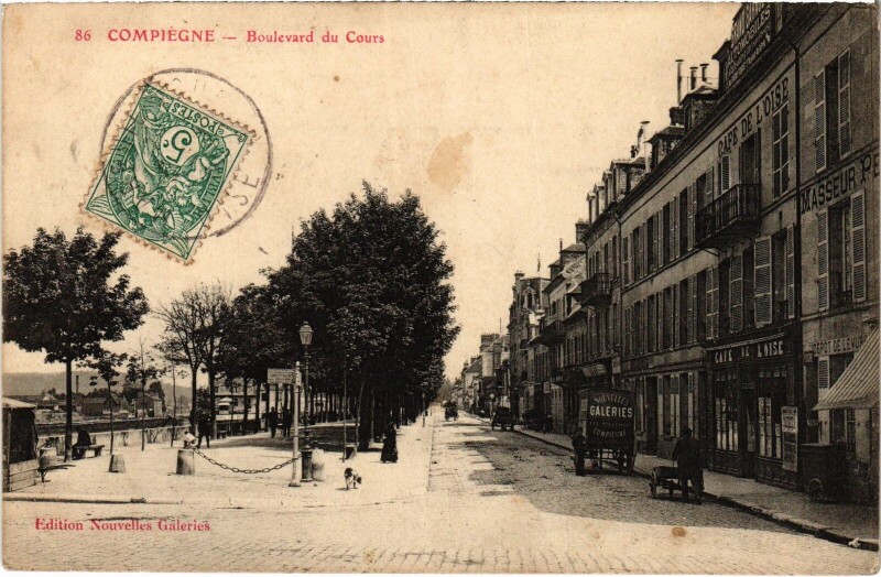 Carte postale ancienne Compiegne Boulevard du Cours