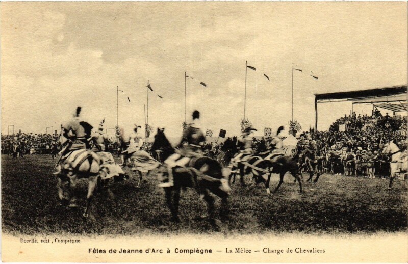 Carte postale ancienne Compiegne Fetes de Jeanne d'Arc La Mélée