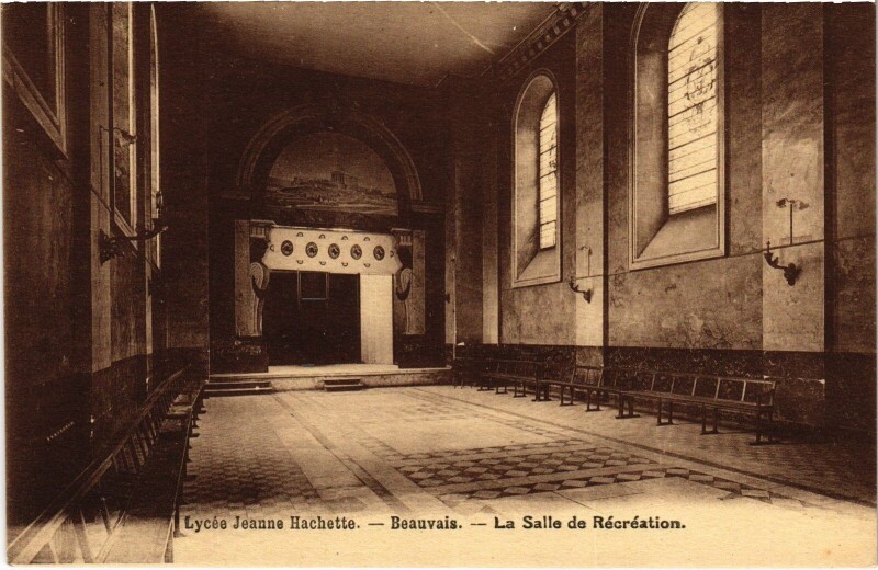 Carte postale ancienne Beauvais Lycée Jeanne Hachette Salle de Récréation à Beauvais