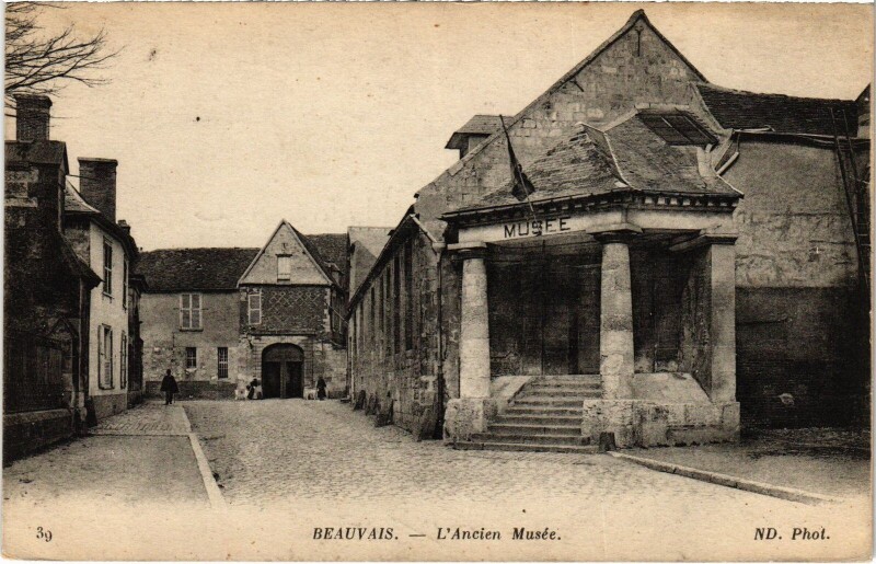 Carte postale ancienne Beauvais Ancien Musée à Beauvais