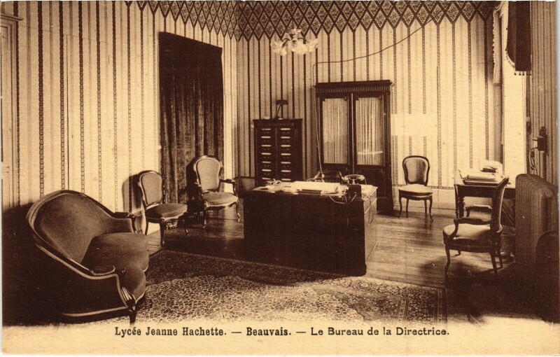 Carte postale ancienne Beauvais Lycée Jeanne Hachette Bureau de la Directrice à Beauvais