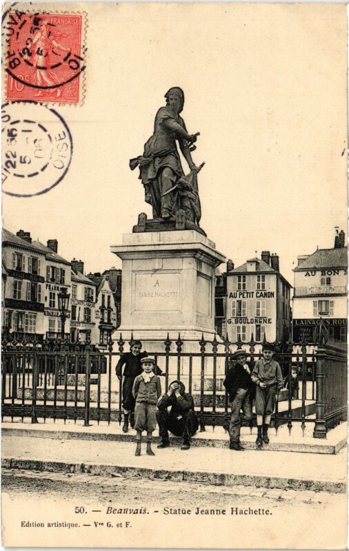 Carte postale ancienne Beauvais Statue de Jeanne-Hachette à Beauvais