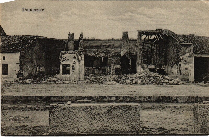 Carte postale ancienne Dompierre Guerre à Dompierre