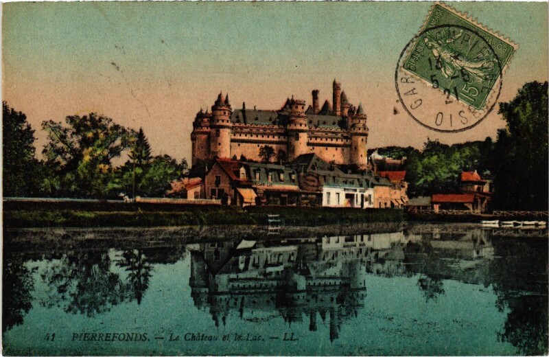 Carte postale ancienne Pierrefonds Le Chateau à Pierrefonds