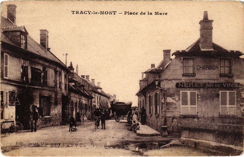 Carte postale ancienne Tracy-le-Mont Place de la Mare à Tracy-le-Mont