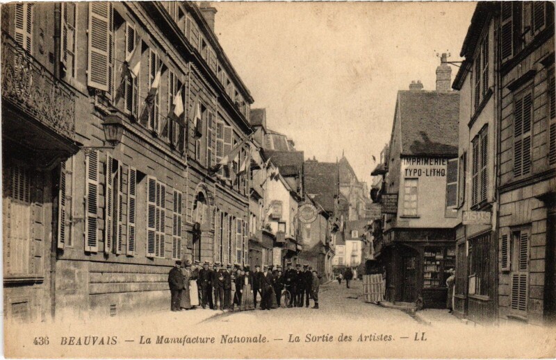 Carte postale ancienne Beauvais Manufacture nationale Sortie des Artistes à Beauvais