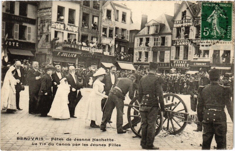 Carte postale ancienne Beauvais Fetes de Jeanne Hachette Tir du Canon à Beauvais