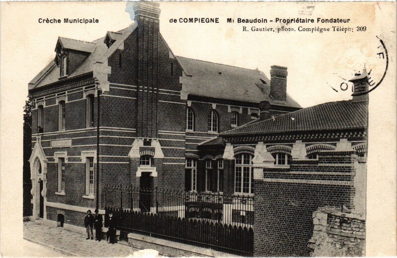 Carte postale ancienne Compiegne Creche Municipal
