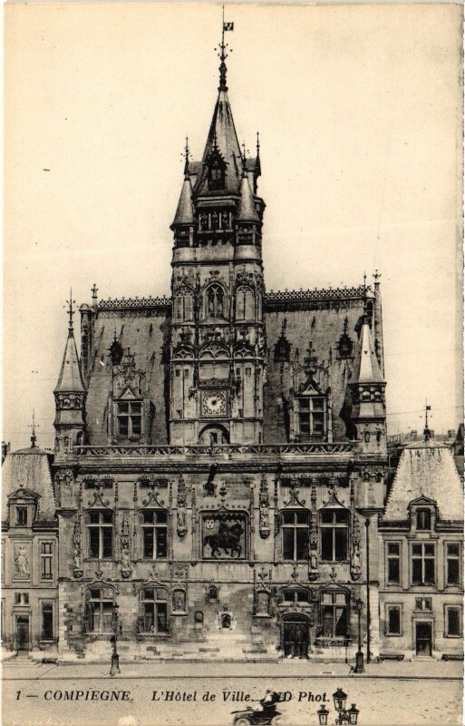 Carte postale ancienne Compiegne Hotel de Ville à Ville