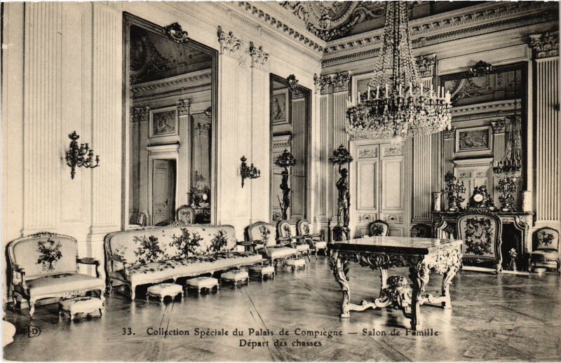 Carte postale ancienne Palais de Compiegne Salon de Famille