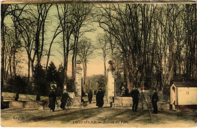 Carte postale ancienne Compiegne Entrée du Parc