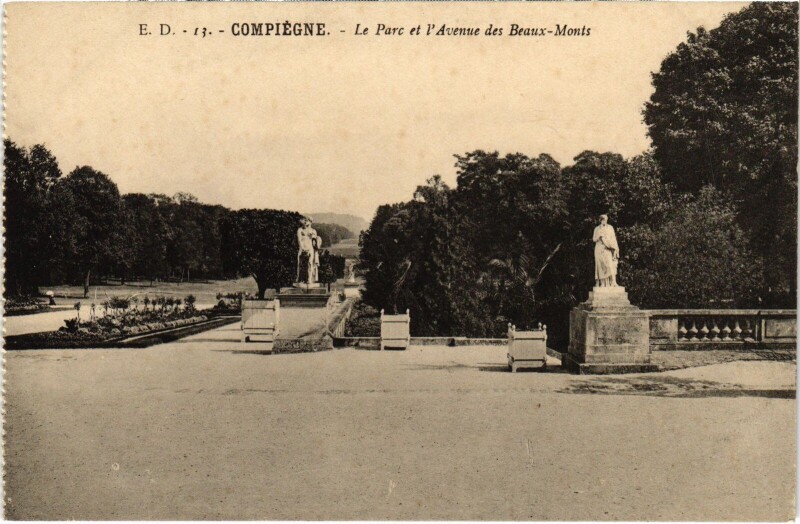 Carte postale ancienne Compiegne Le Parc