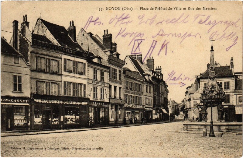 Carte postale ancienne Noyon Place de l'hotel-de-Ville à Noyon