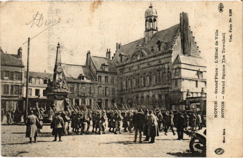 Carte postale ancienne Noyon Hotel de Ville Guerre à Noyon