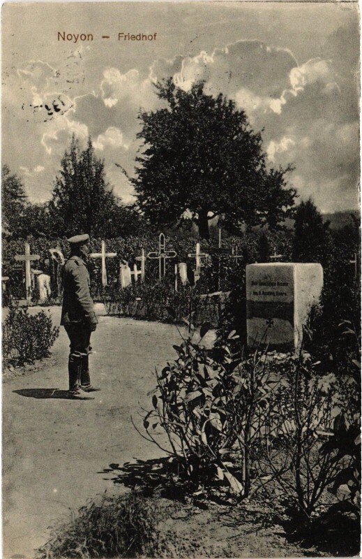 Carte postale ancienne Noyon Friedhof Guerre à Noyon