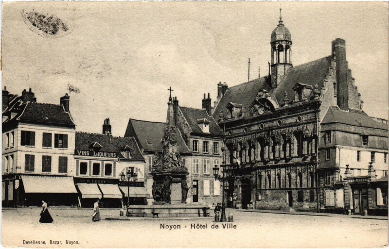 Carte postale ancienne Noyon Hotel de Ville à Noyon